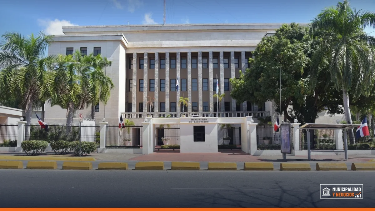 Ministerio de Educación dispone reanudación de docencia tras levantamiento de alertas amarillas