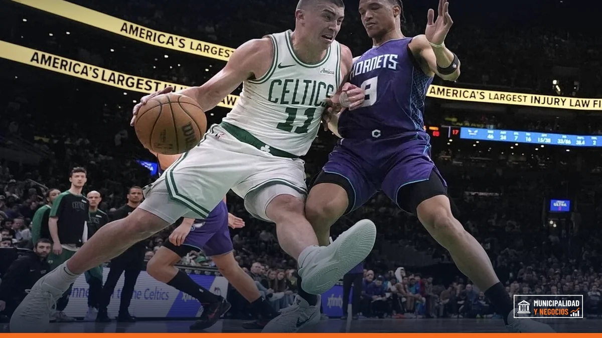 Jugadores de los Boston Celtics celebran su victoria en el partido contra los Chicago Bulls.