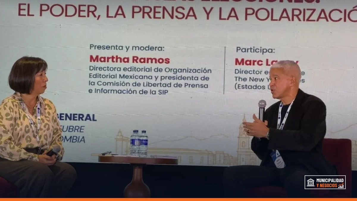 Periodistas cubriendo una actividad política en Estados Unidos.