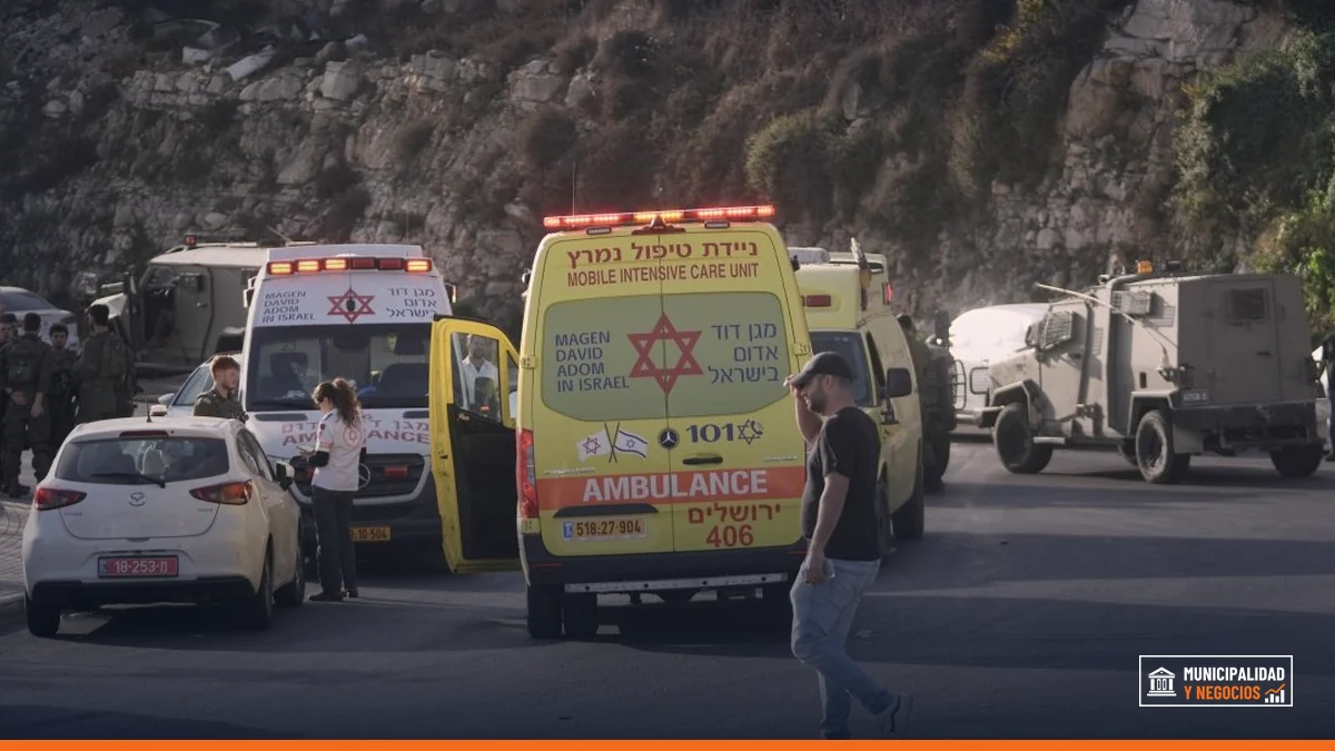 Soldados israelíes en la zona de Hebrón tras el ataque.