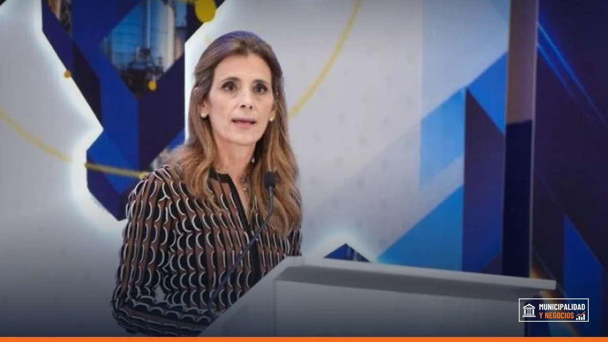 Ligia Bonetti durante su intervención en el Congreso Regional de la Industria FECAICA en San Salvador.