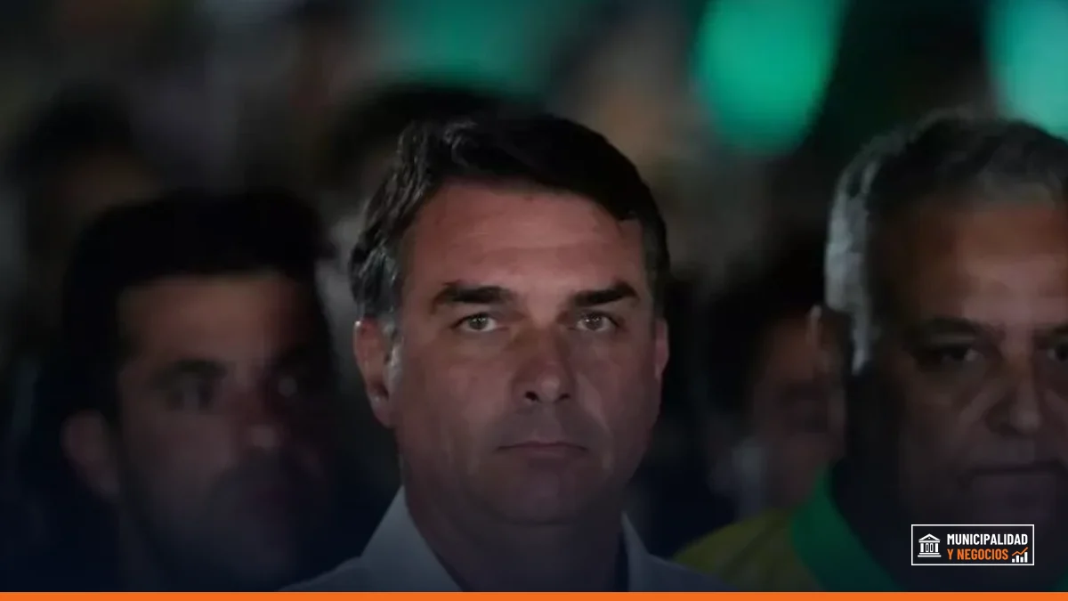 Flávio Bolsonaro, candidato brasileño, se prepara para abandonar el país tras su derrota electoral.