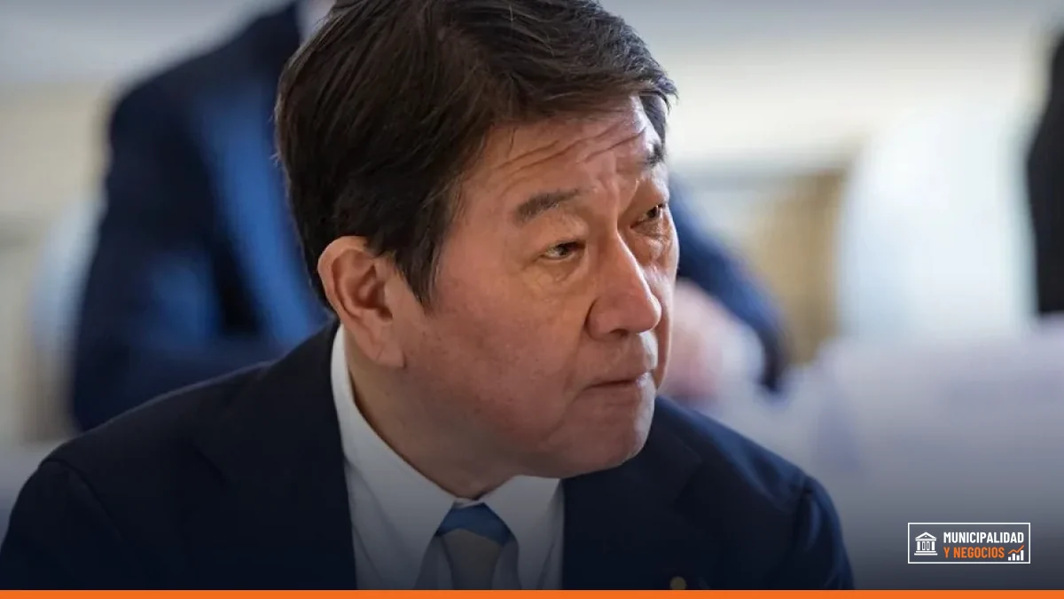 Ministro de Exteriores de Japón, Toshimitsu Motegi, en reunión con su homólogo ruso, Serguéi Lavrov.