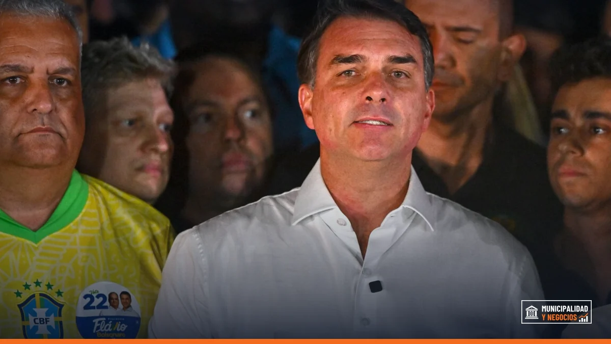 Flávio Bolsonaro, hijo del exmandatario brasileño, se encuentra en Estados Unidos junto a su familia.