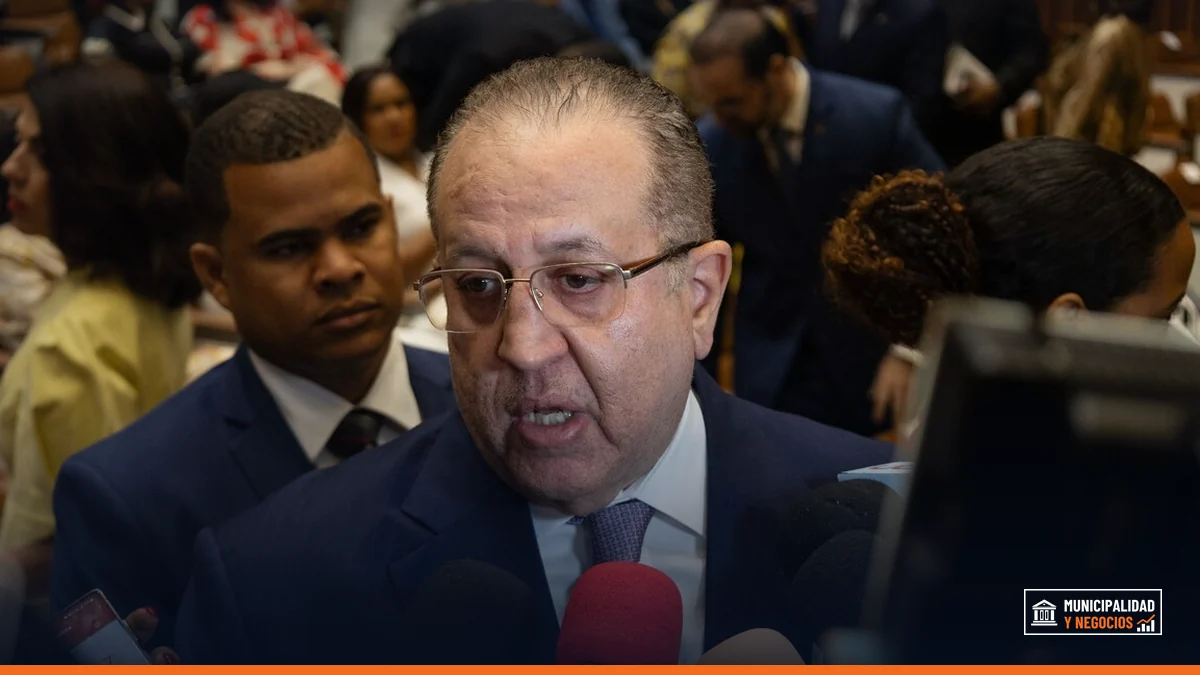 Ministro de Hacienda y Economía, Magín Díaz, durante la eucaristía del BCRD.