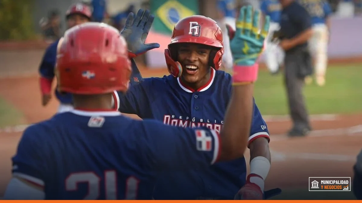 Participantes del Campeonato Panamericano de Béisbol U18 en el estadio Quisqueya Juan Marichal.