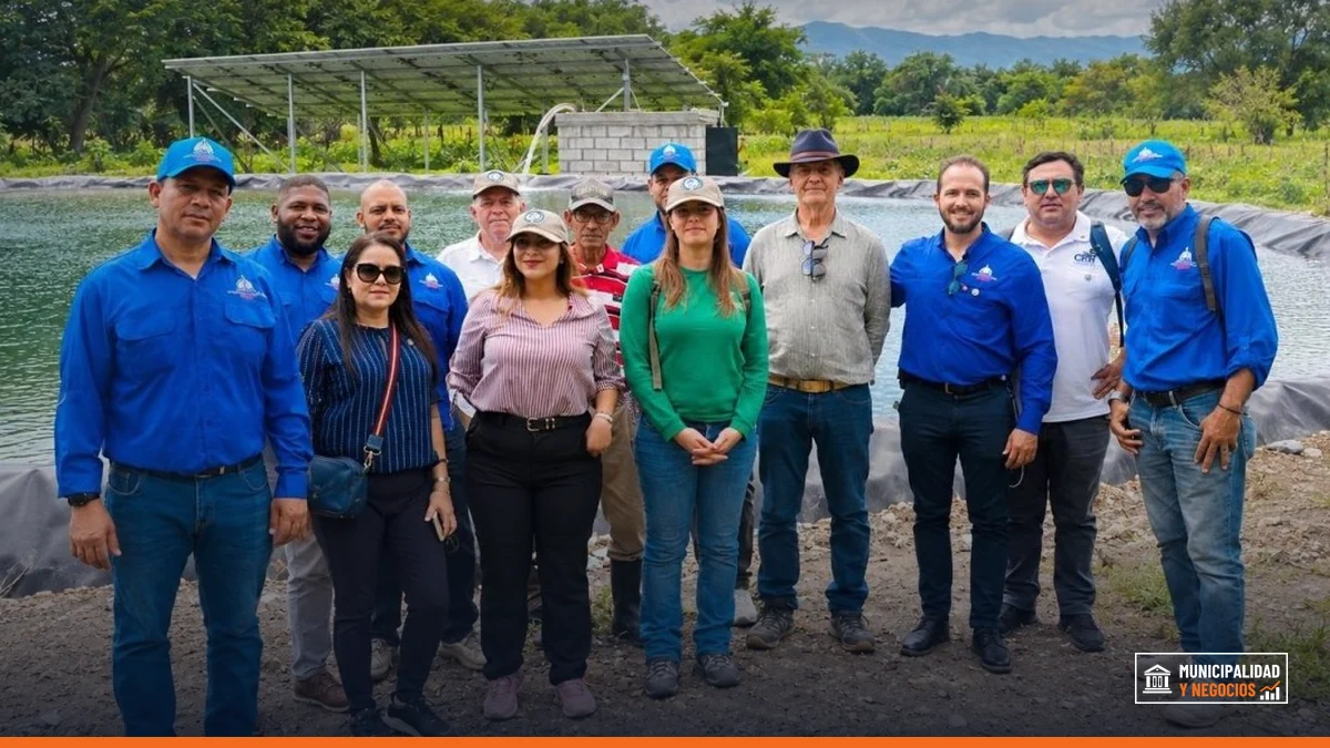 Representantes de la misión chilena y autoridades dominicanas durante la visita al Ministerio de Agricultura.