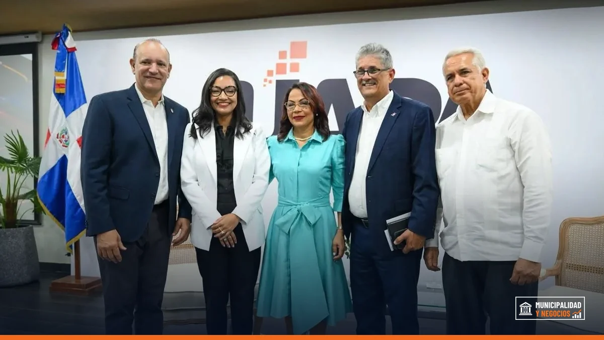 Foto del evento de presentación del libro 'Crecer para incluir' en la Universidad Abierta para Adultos.