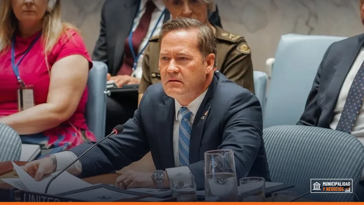 Imagen de archivo mostrando el estrecho de Ormuz, punto estratégico en el conflicto entre Estados Unidos e Irán.