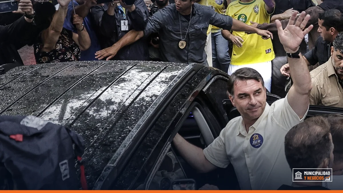 Flávio Bolsonaro, el candidato derrotado en las elecciones brasileñas, llegó a Estados Unidos, según medios.