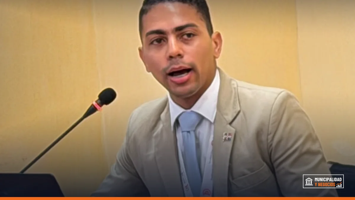 Jurista dominicano advierte sobre desafíos de la inteligencia artificial para proteger a consumidores