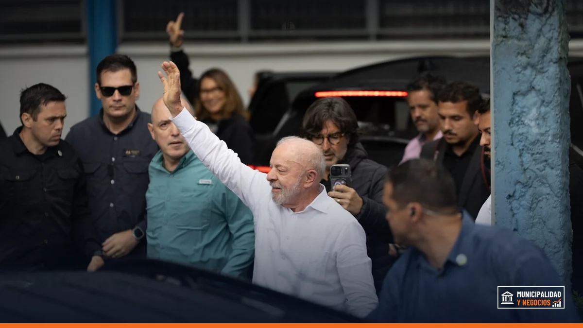 Lula da Silva vota en una escuela de São Bernardo do Campo.