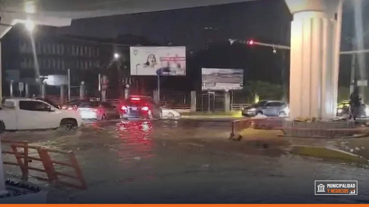 Imagen de inundaciones en el sector de Hoyo de Caimito, Santiago.