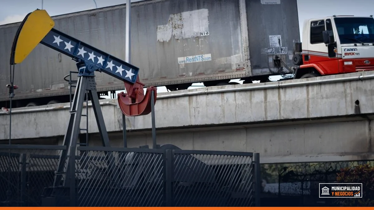 Cargamento de petróleo en el puerto de Corpus Christi, Texas.