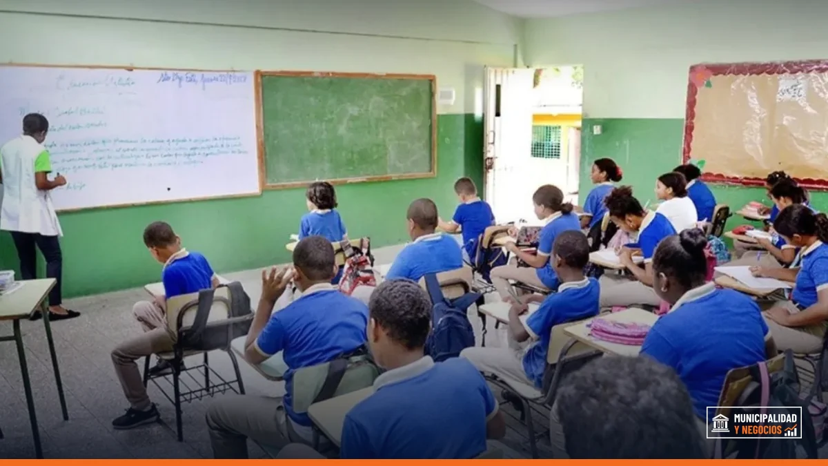Centros educativos en zonas de riesgo bajo alerta amarilla.